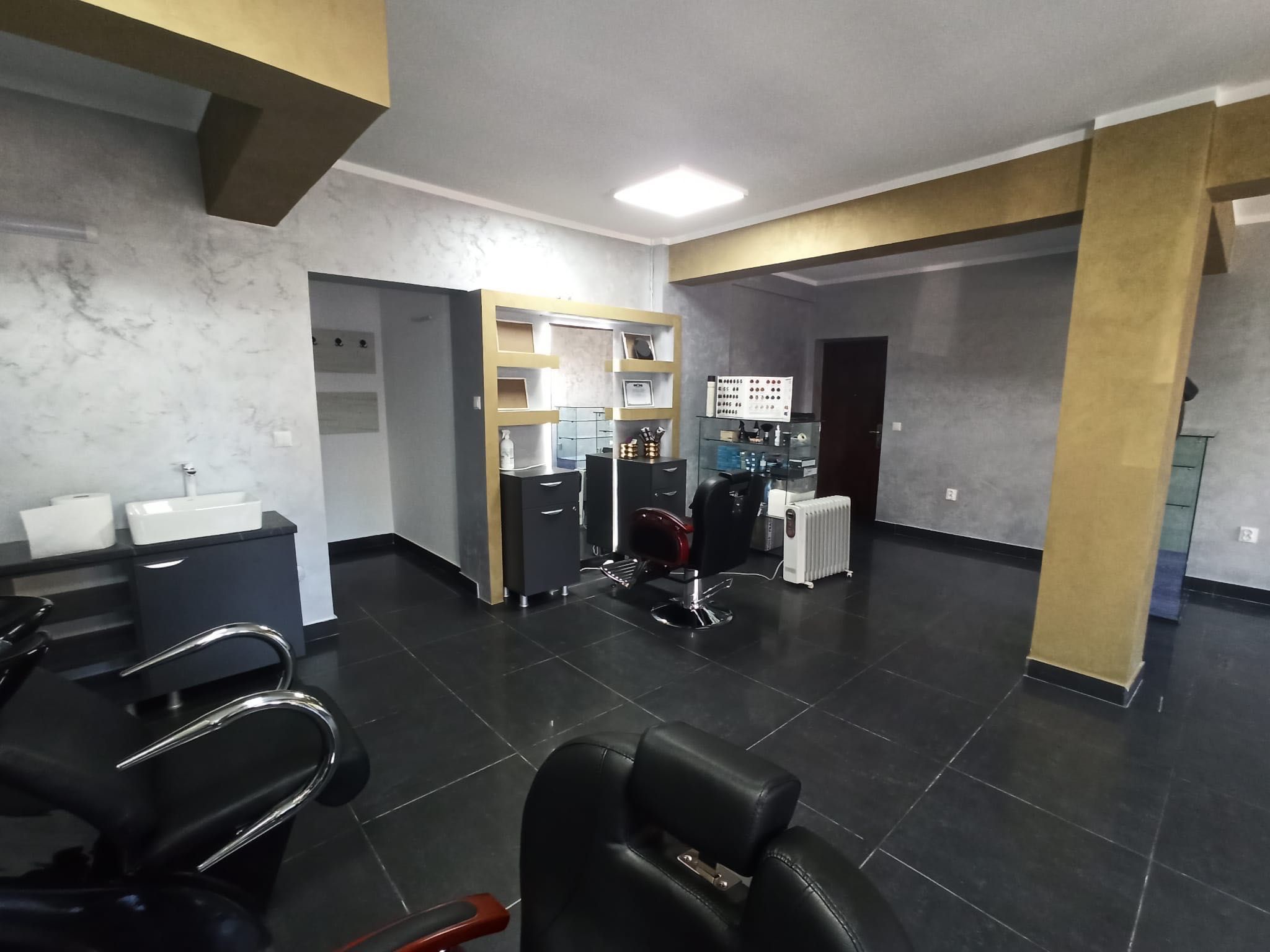 Închiriez salon de frizerie - complet utilat