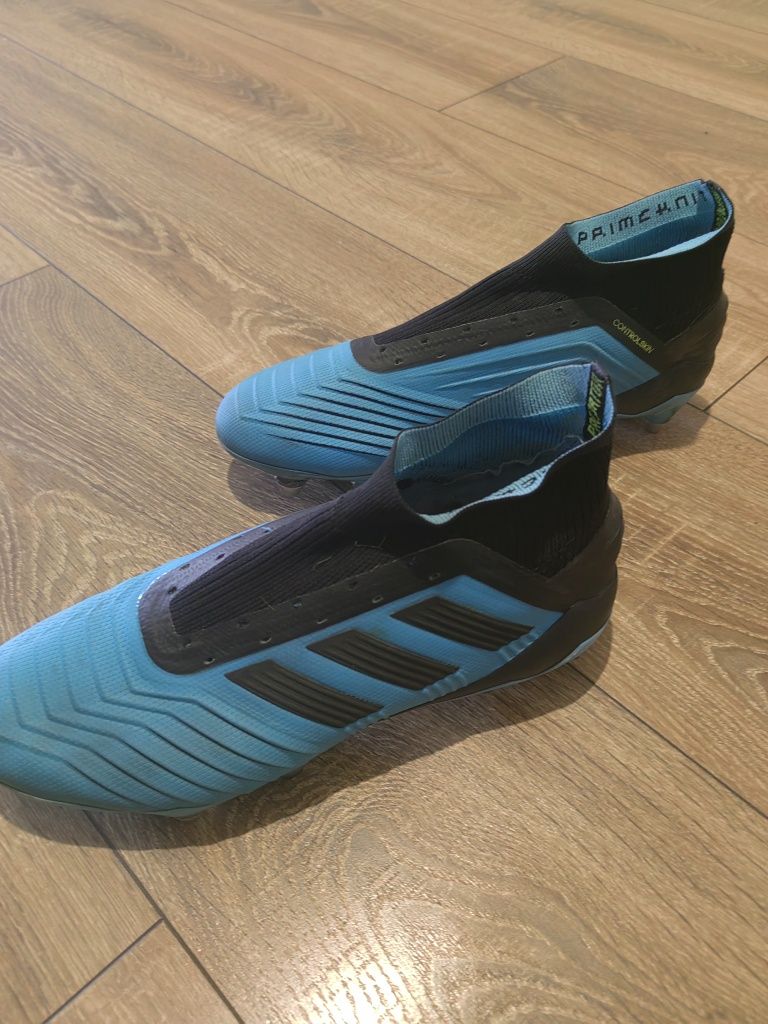 ghete de fotbal adidas predator