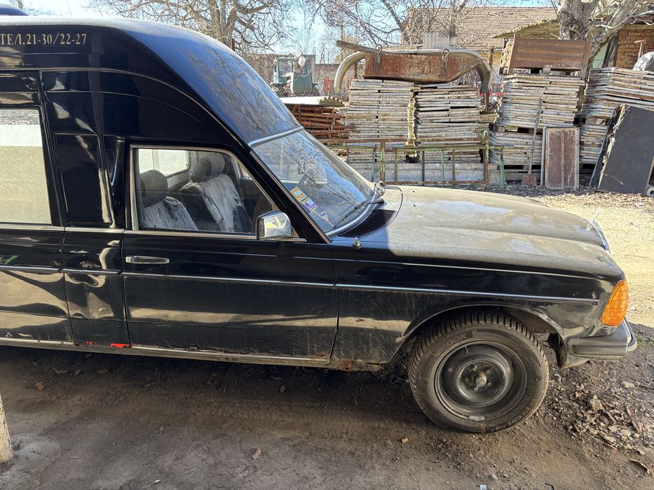 Mercedes W123 на части.