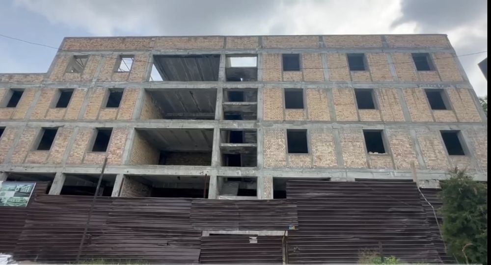 Нежилое отдельностоящее здание под гостиницу, клинику