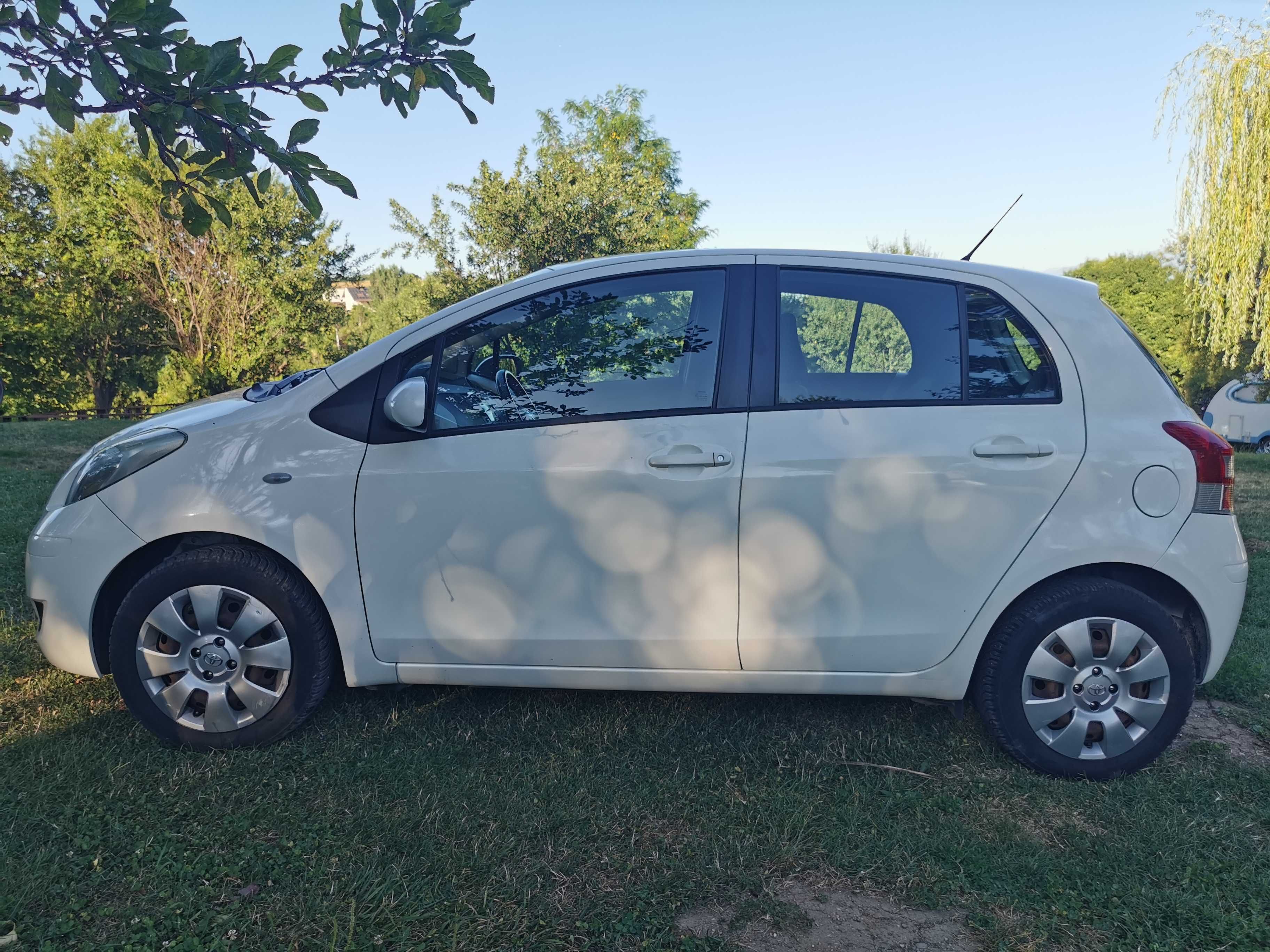 Toyota Yaris 2011  1.4 benzina  101 CP  117.000 km PRIMUL PROPRIETAR