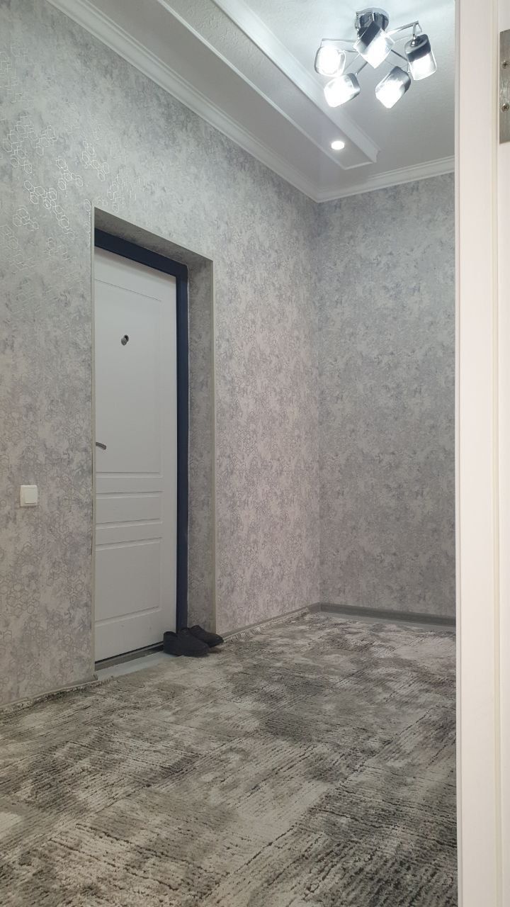 Smart Cityda kvartira ijaraga beriladi.

2 xonali, 8-etaj. Hamma sharo