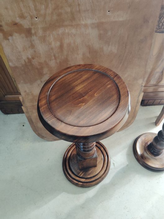 Пиедестал с усукана колона