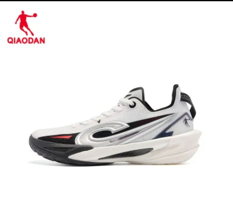 Adidasi de baschet , marimi 40,5  , 41  , 42  ,42,5  ,  44  ,  44,5