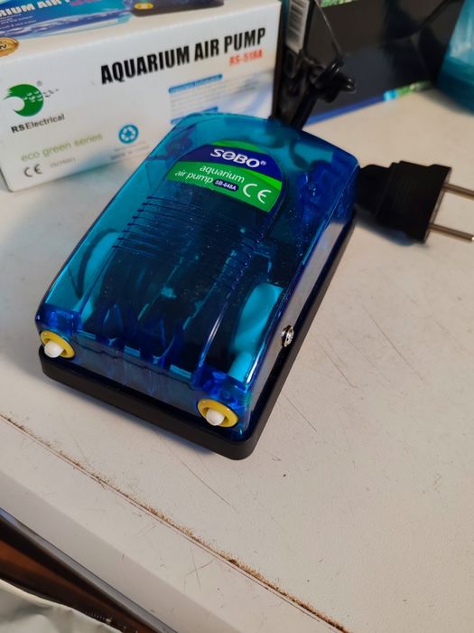 Pompa de aer cu doua iesiri/ silențioasă.