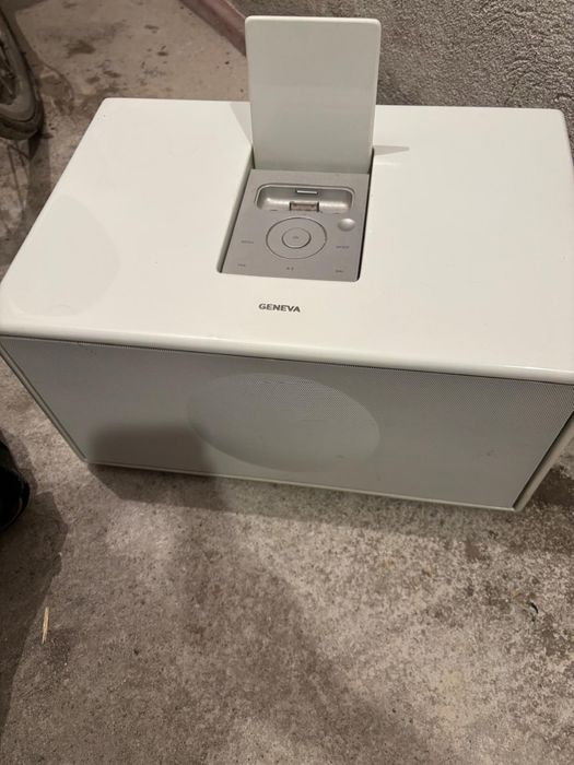 Аудио система Geneva Sound System M и Apple  ipod