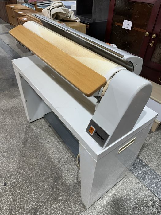 Vand calandru Miele adus recent din Germania!