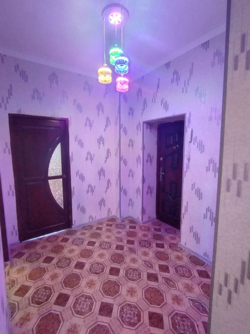 Navoiy shahrida  Kvartira Sotiladi