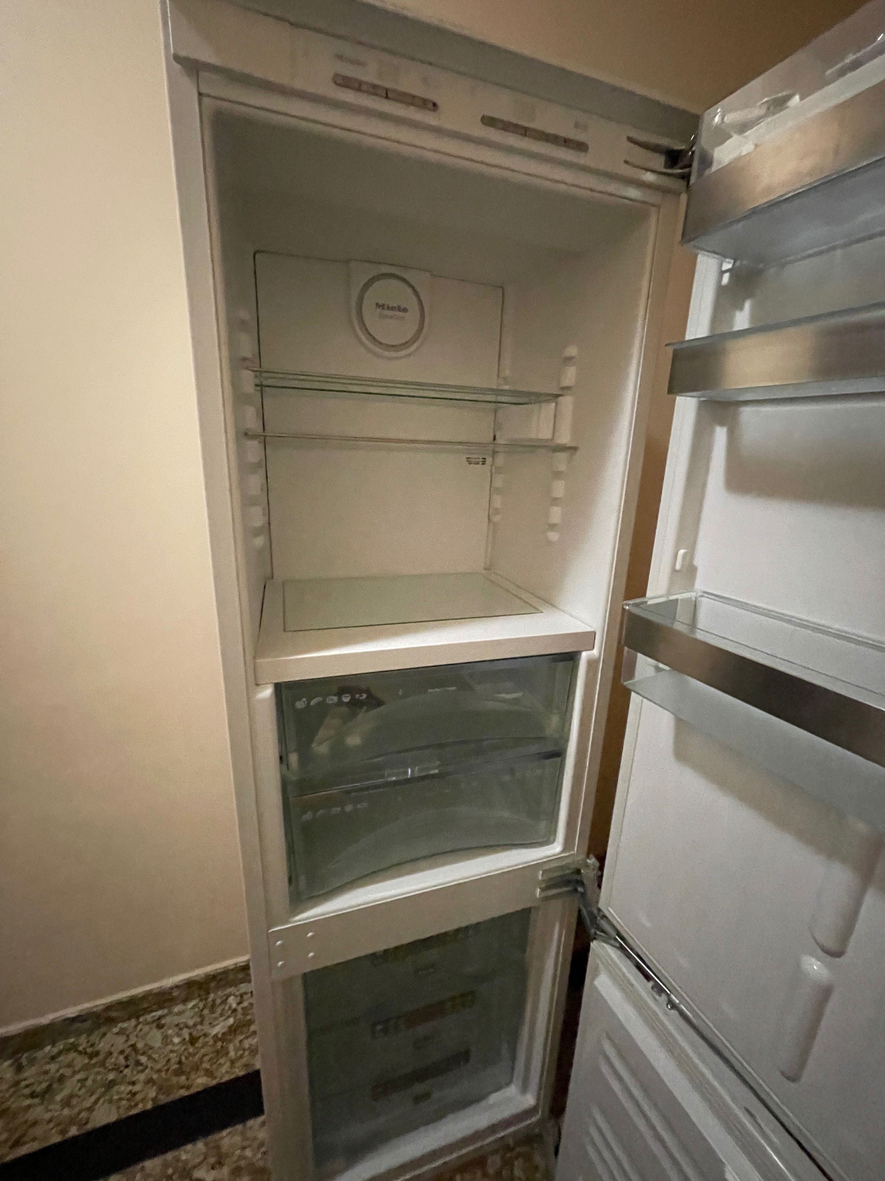 Хладилник с фризер Miele ,No Frost ,за вграждане