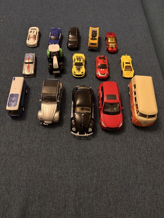 Vand masinute de jucarie