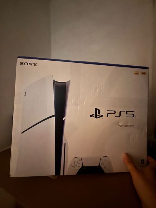 Продам PS5 играли редко! Состояние нового полный комплект!