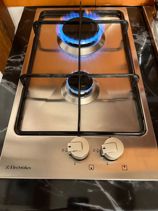 Plită pe gaz încorporabilă două ochiuri Electrolux cu butelie gaz