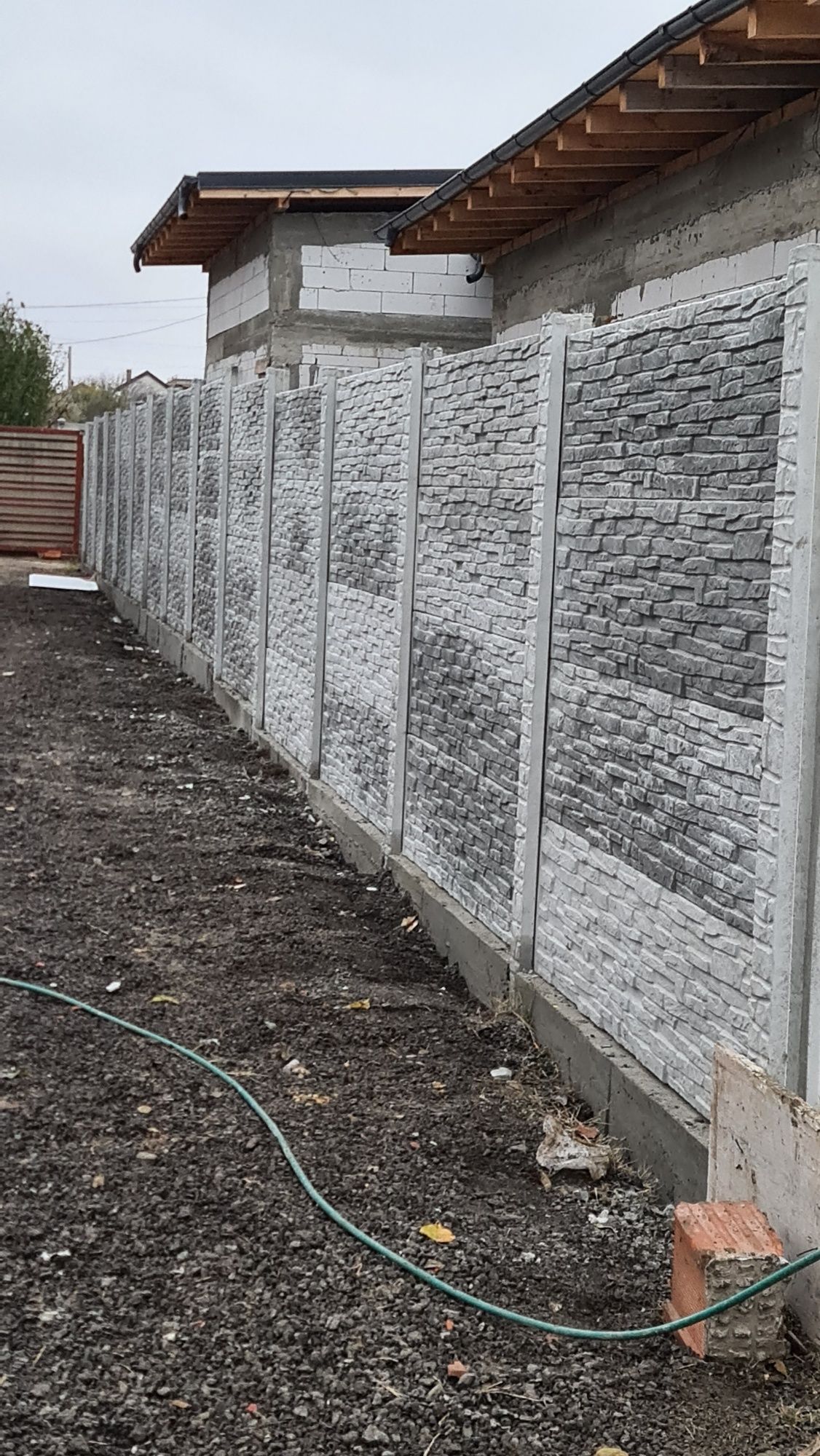 Garduri din placi de beton, cele mai frumoase modele