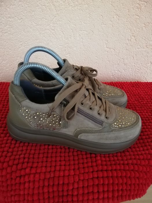 Adidași Helvesko nr 38 piele damă