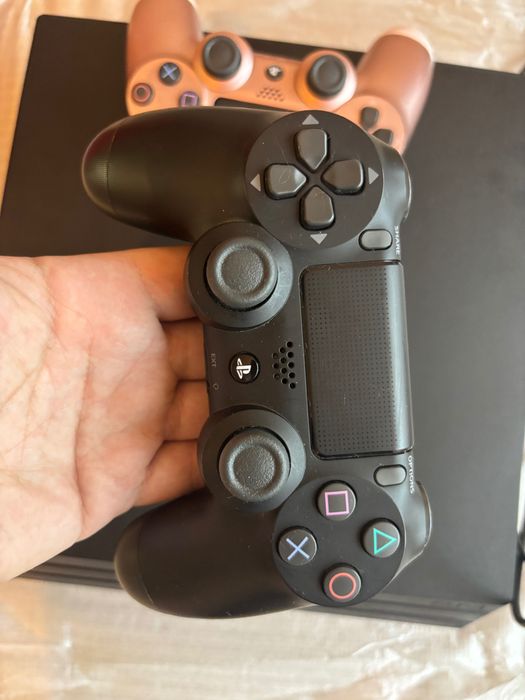 PLAYSTATION 4 PRO 1TB / Перфектен /