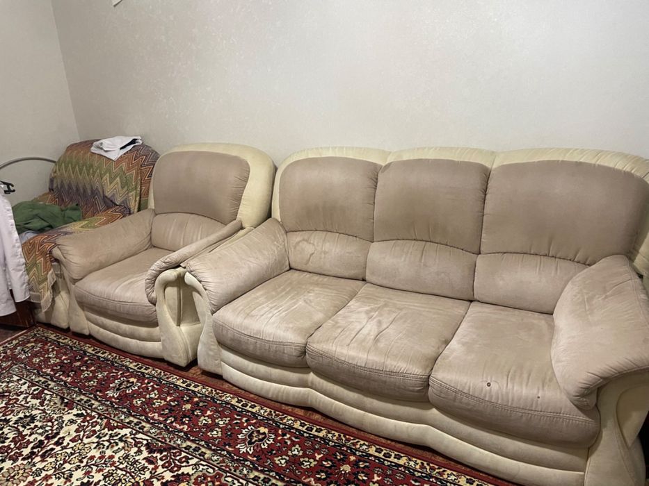 Продам б/у диван и кресло