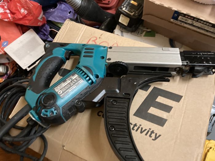 Masina de insurubat fara impact Makita 6842 470 W