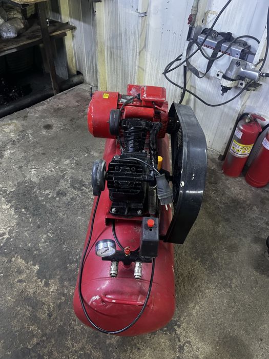 Продам компресср 120л.