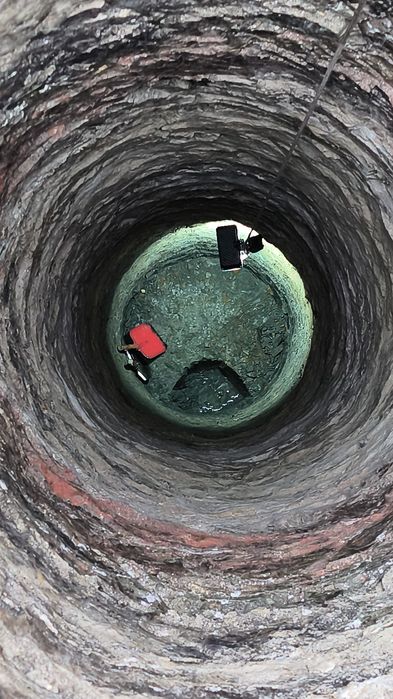 Tuburi fose și fântâni