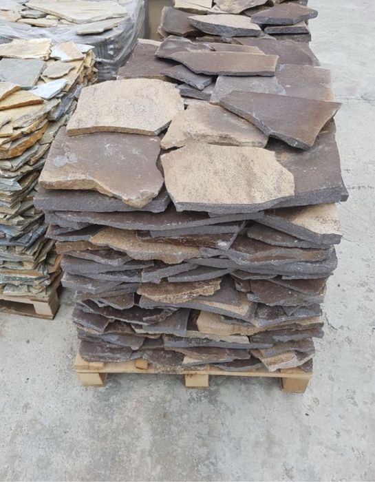 Piatra naturala poligonala si taiata foarte multe noante si dimensiuni