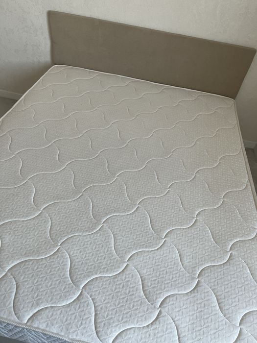 Продается кровать с матрасом