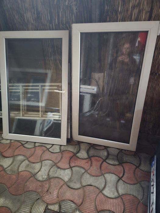 Vănd 2 geamuri termopan 120 ron buc.