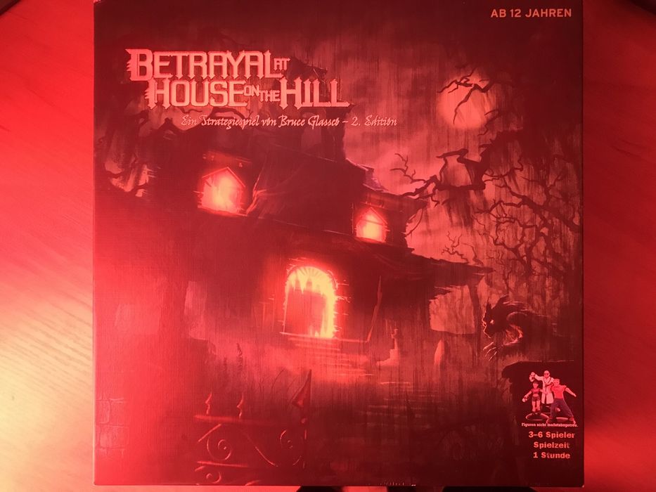 Бордна игра Betrayal at house on the hill