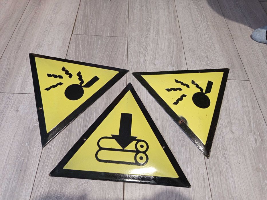 Емайлирани табели