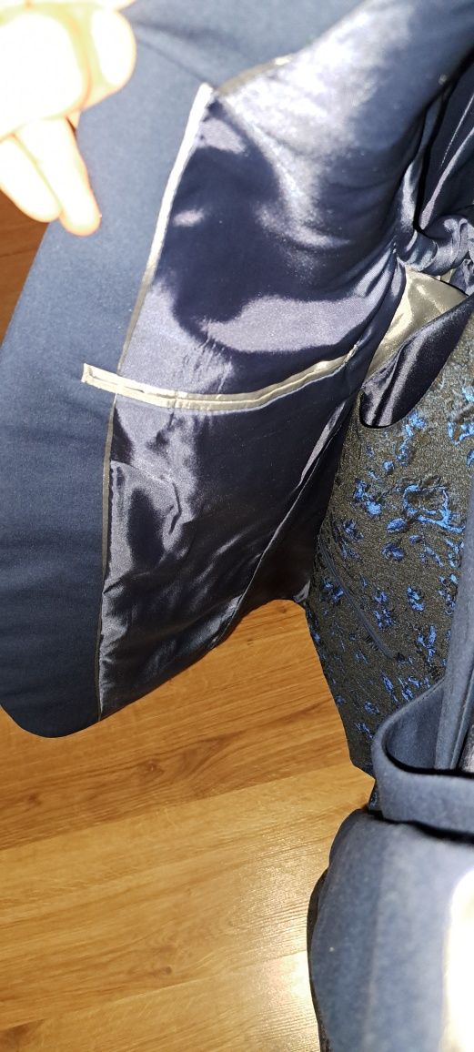 Costum 3 Piese (+Husa Costum) - Preț Negociabil