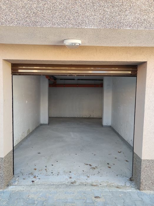 Дава се под наем Гараж / Паркомясто в Пловдив, Остромила - 21 кв.м за 102 € - Снимка #1