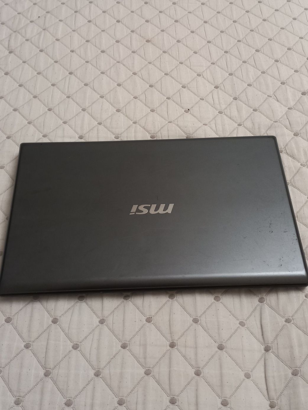 Ноутбук  MS-1755