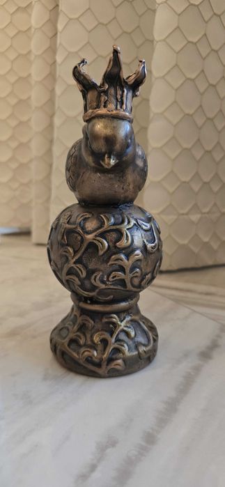 Голямо бароково пиле с корона– керамика.