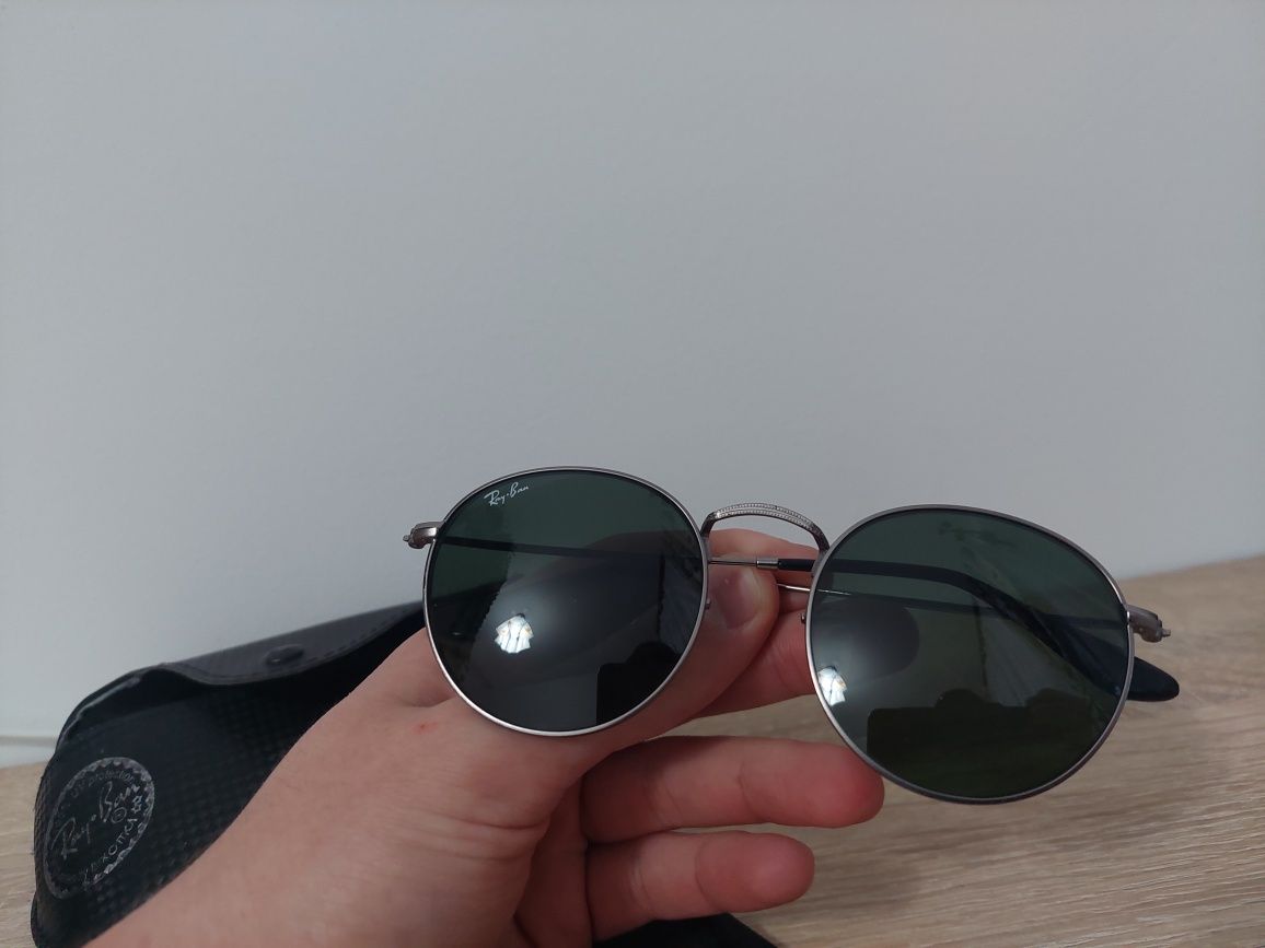 Ochelari rayban pret 150 lei.