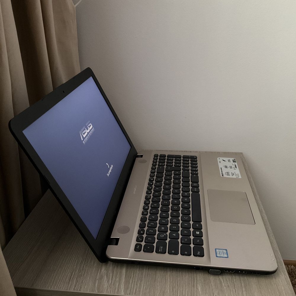 Asus i3gen6 windows 11 hdd 1000gb