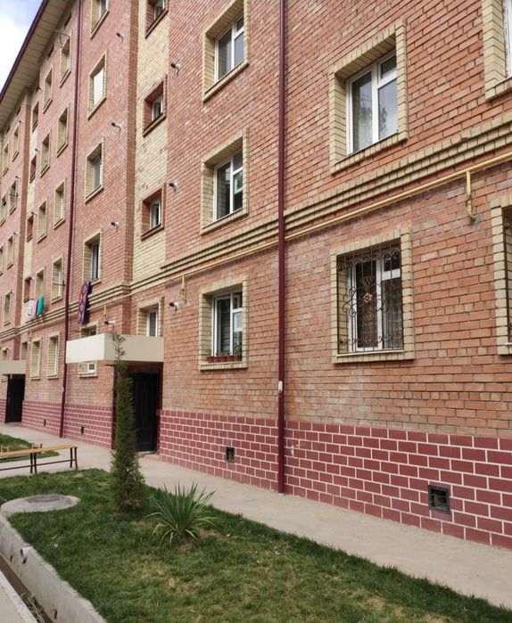 Продаю свою 3 комнатную  квартиру на бочках чарвак новострока