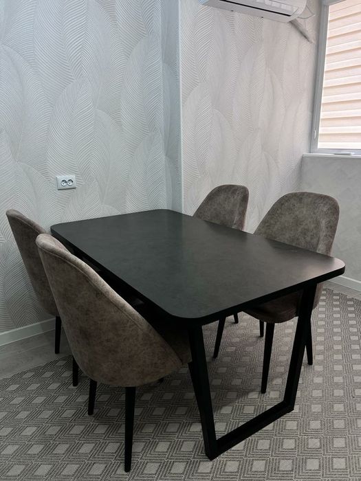 Стол кухонный на железных ножках