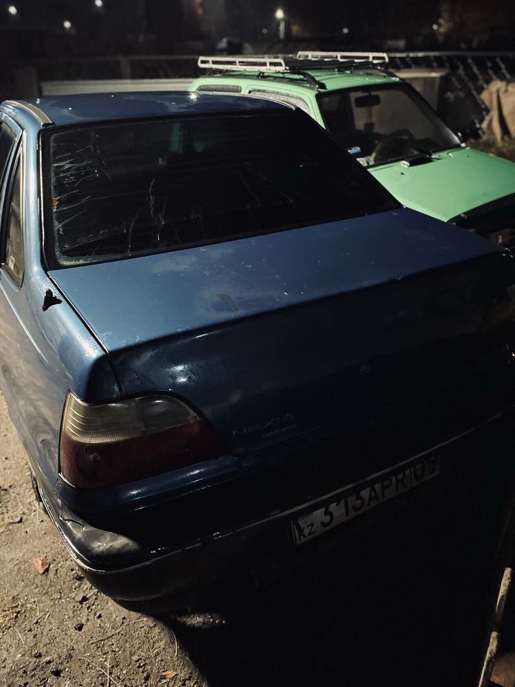 Продам Нексия 1 синего цвета