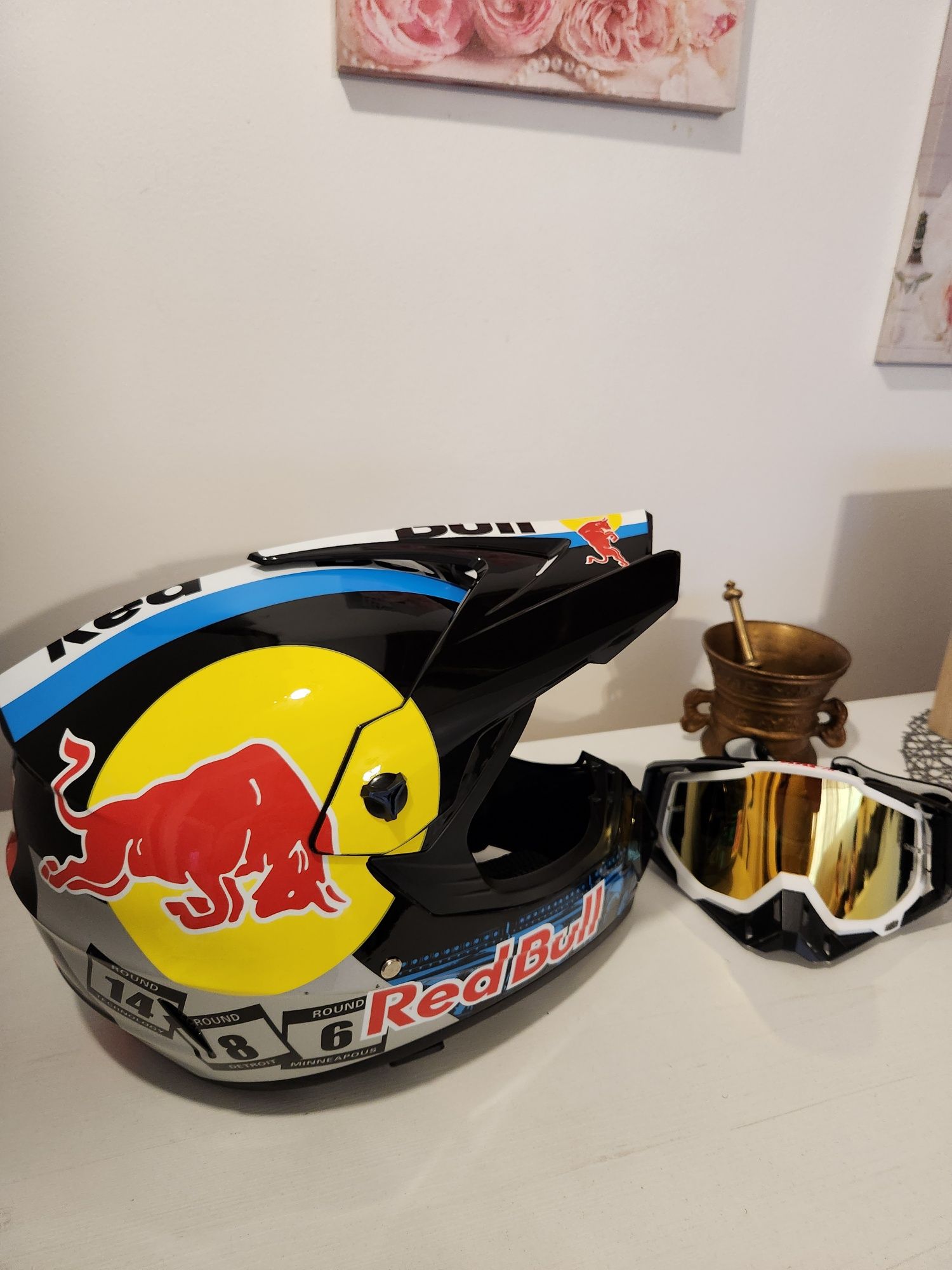 Vând Cască cu Ochelari pentru Moto ,Cross,ATV etc