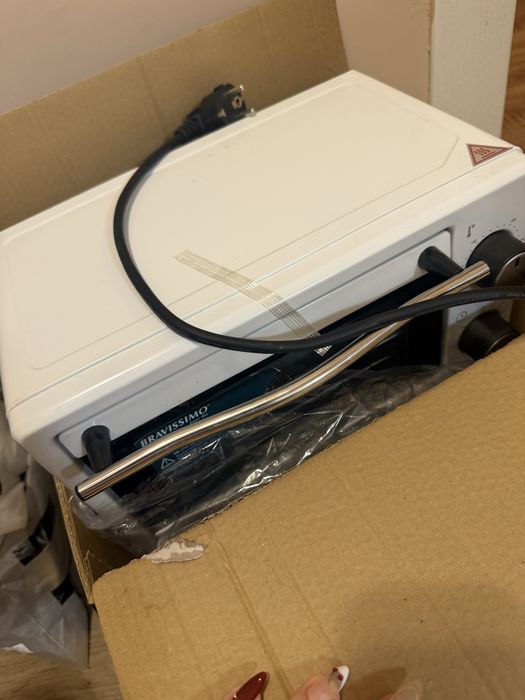 Нова електрическа печка малка