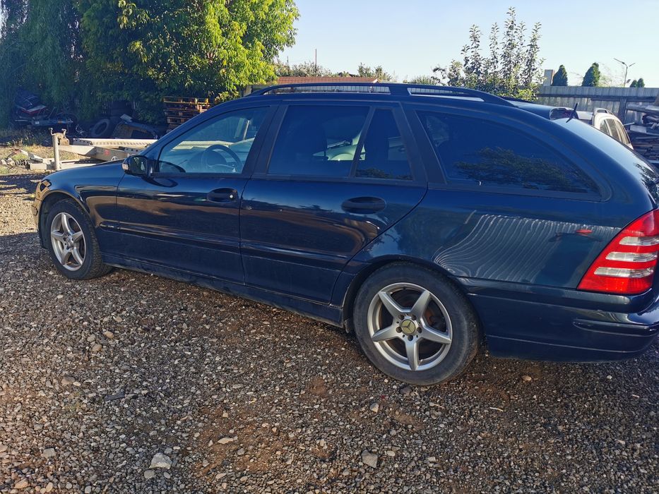 Dezmembrez w203  facelift c220 cdi manuala și automata