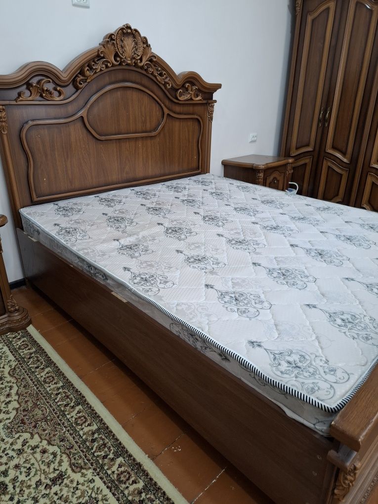 Двух спальное кровать