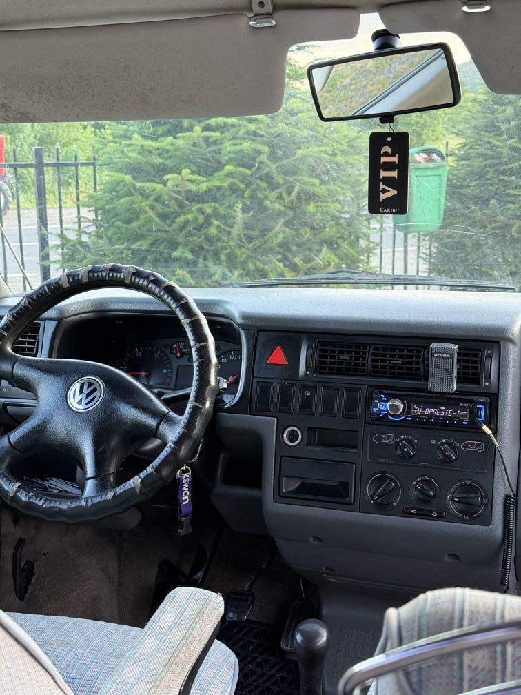 Vând VW Transporter 8+1