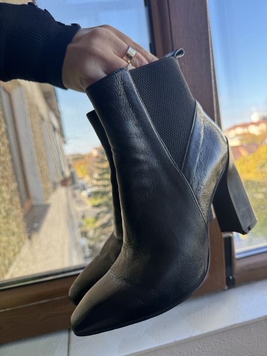 Botine Musette,  marime 35, din piele lacuita