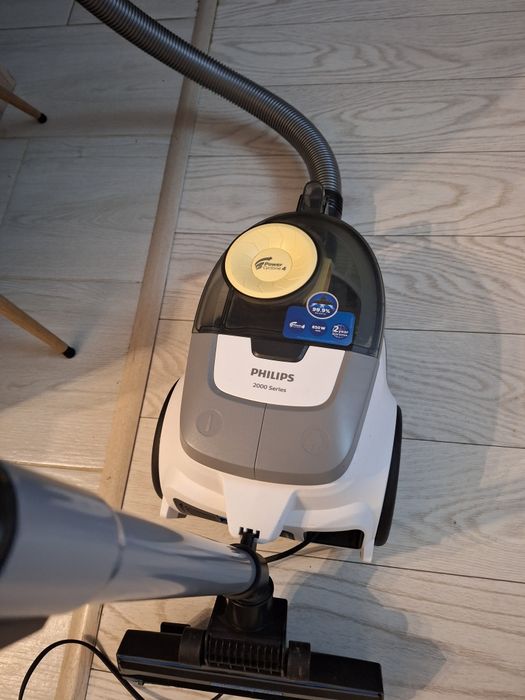 Aspirator fara sac Philips seria 2000, 850w, negru