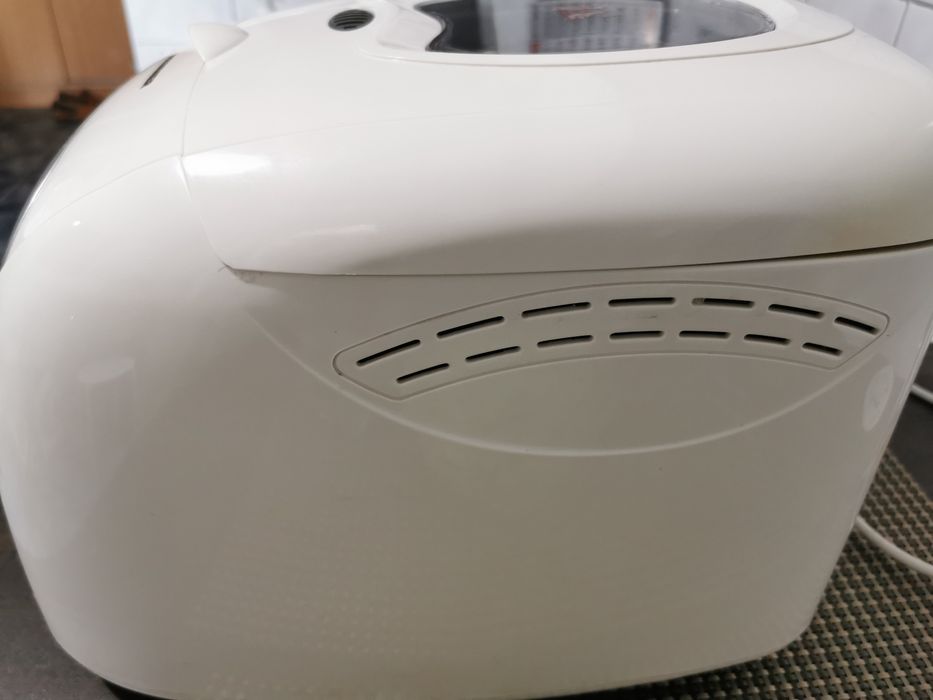 Aparat de facut pâine HEINNER HBM-690W