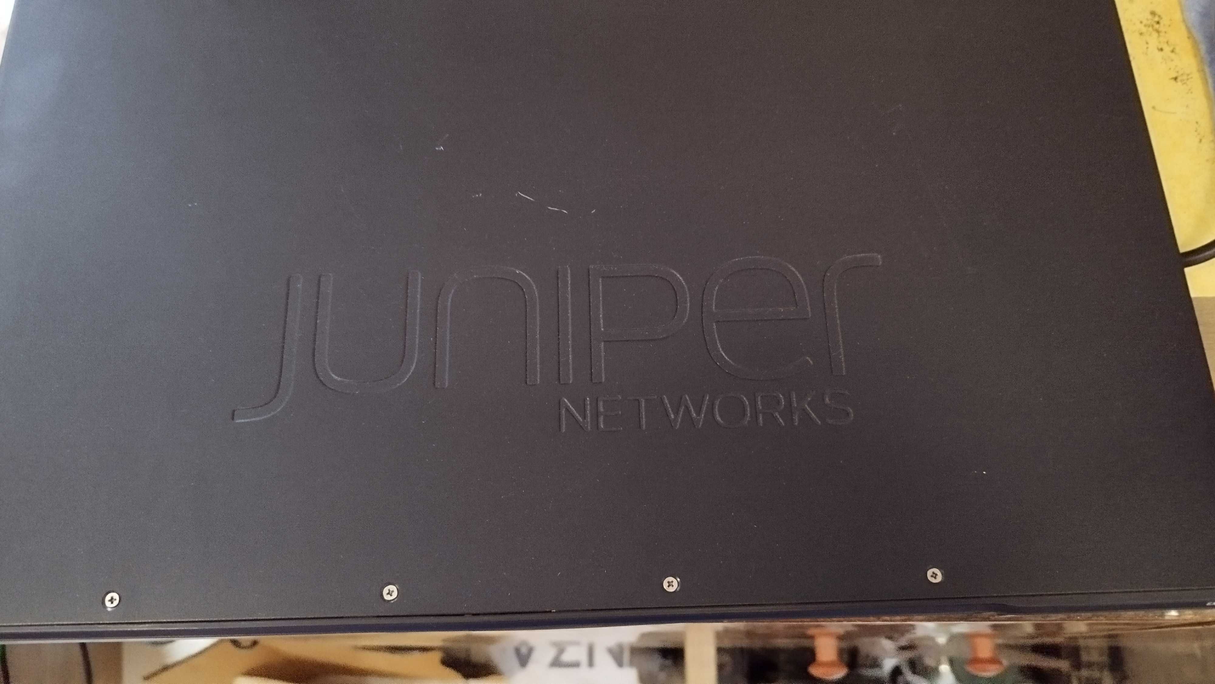 Суич  24-портов превключвател Juniper Networks EX2200  ex 2200-24T- 4G
