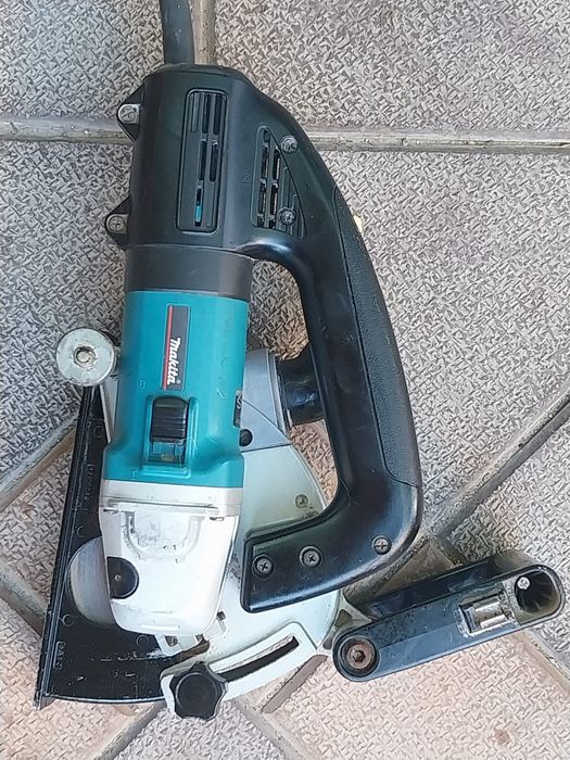 Mașina de făcut canale MAKITA SG 1250 că noua