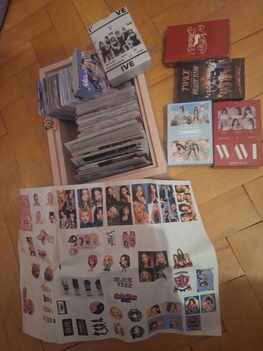 Колекция карти с дами от K-POP  банди