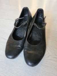 Кожаные туфли для характерного танца