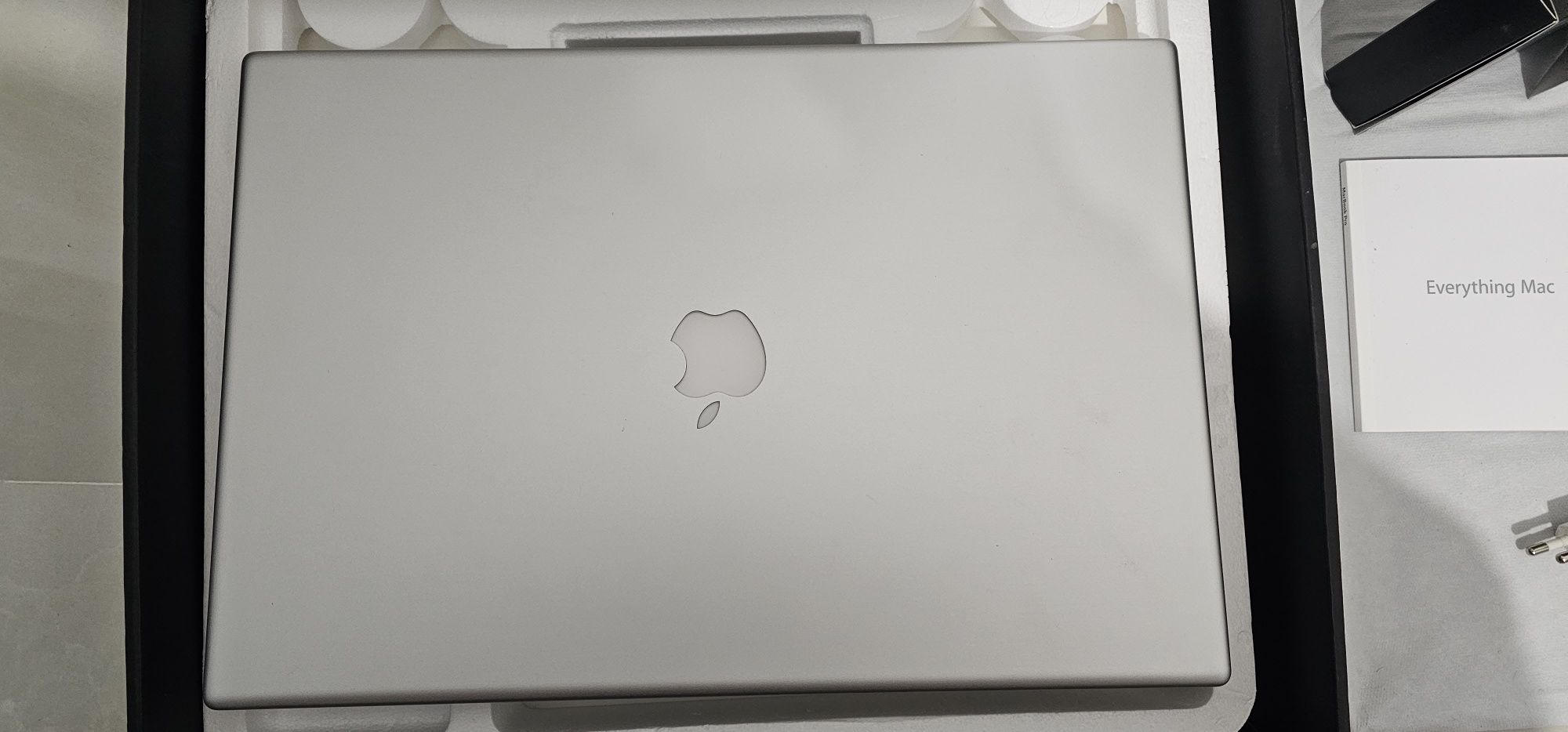 Apple MacBook Pro "Core 2 Duo" 2.5 17" 2008